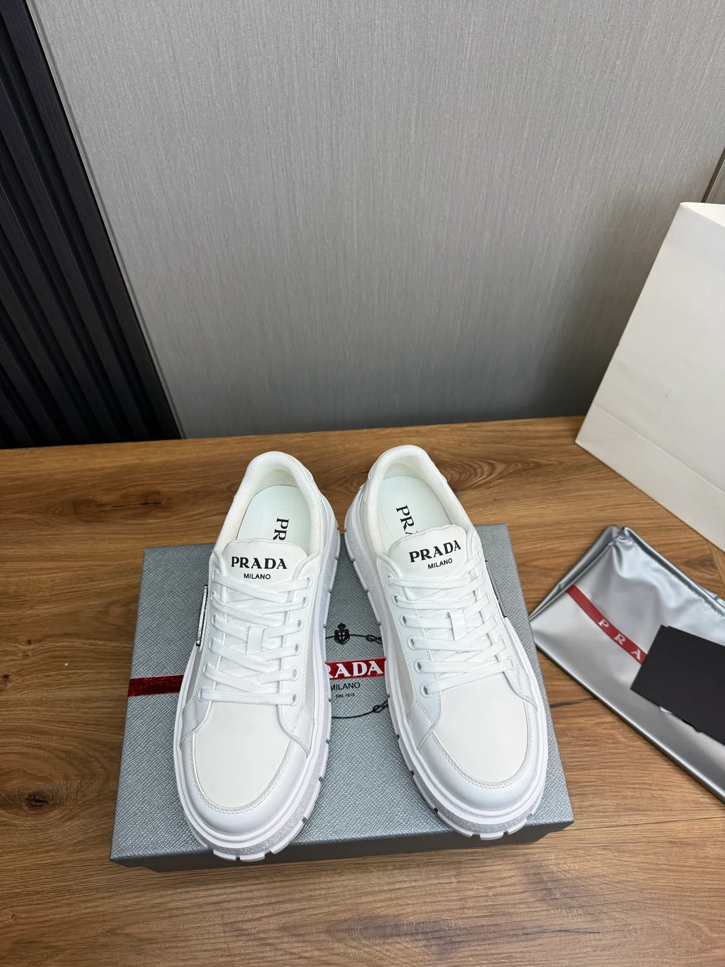 Men's shoes 💰580💰 [PRADA] Autumn and winter hot men's shoes shipped 👏Official website synchronized ⬆️Original fly-woven cowhide fabric + cowhide lining, 1⃣️:1⃣️reproduction, original sole, 38-45 (45. Customized, non-refundable)